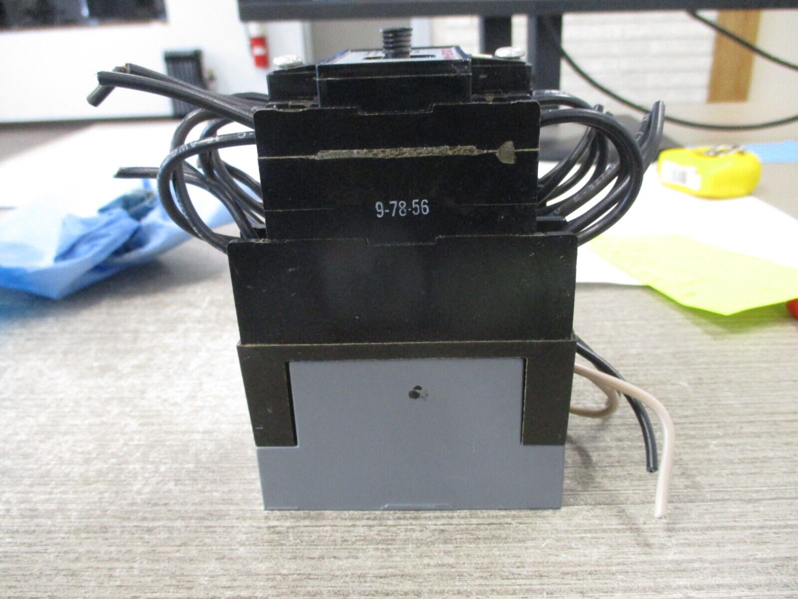 Cutler-Hammer Type M Relay D23M-2 120V Coil 10A 300V W/Accessory Used