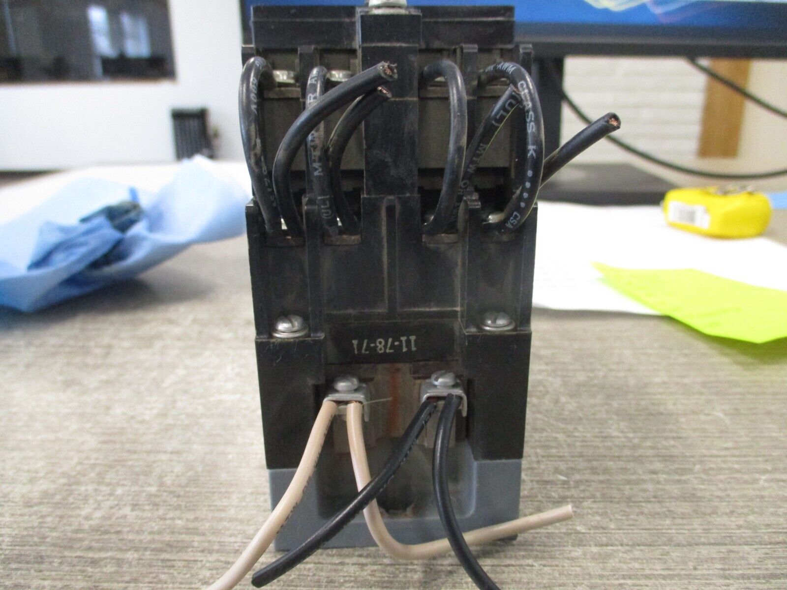 Cutler-Hammer Type M Relay D23M-2 120V Coil 10A 300V W/Accessory Used