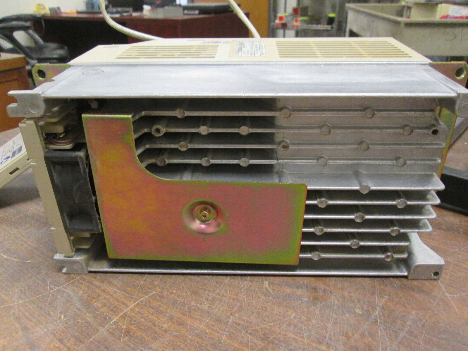 Yaskawa E7 AC Drive CIMR-E7U42P2 0.5HP 3Ph w/ Keypad *No Cover* Used