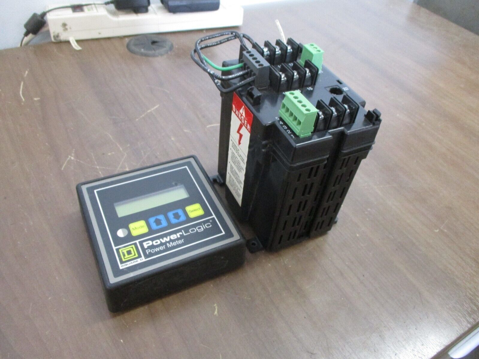 Square D PowerLogic Power Meter w/ Display 3020 PM-620 / 3020 PMD-32 *No Cable*