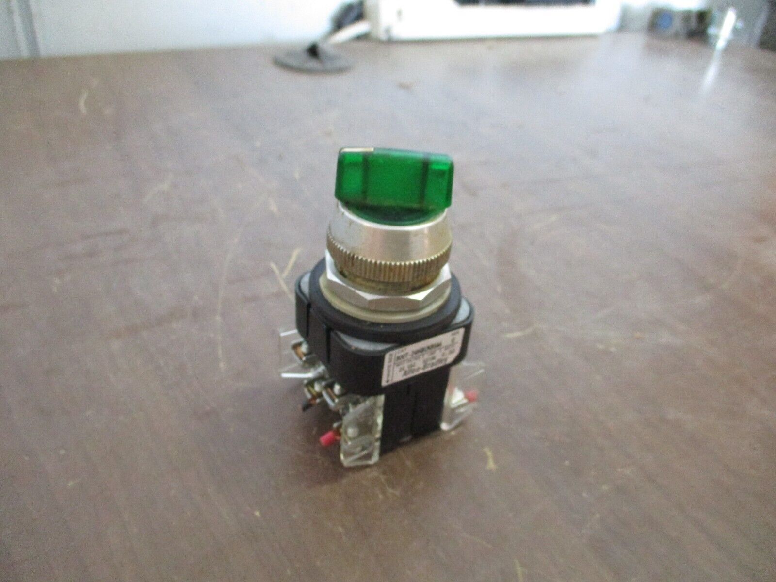 Allen-Bradley Illuminated Selector Switch 800T-24HGH2KB6AA Ser. U 24V Green Used