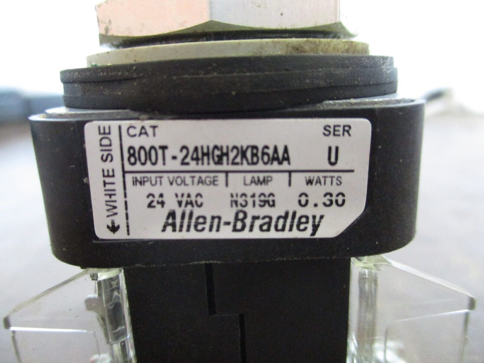 Allen-Bradley Illuminated Selector Switch 800T-24HGH2KB6AA Ser. U 24V Green Used