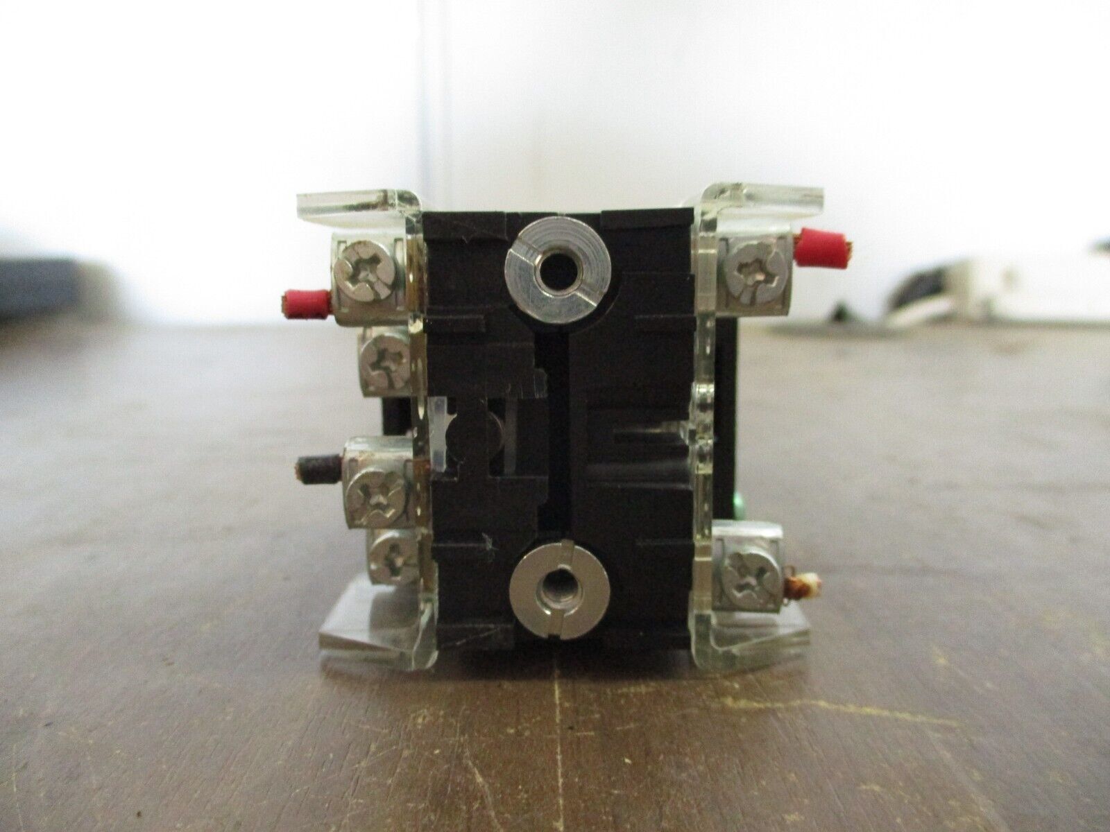 Allen-Bradley Illuminated Selector Switch 800T-24HGH2KB6AA Ser. U 24V Green Used