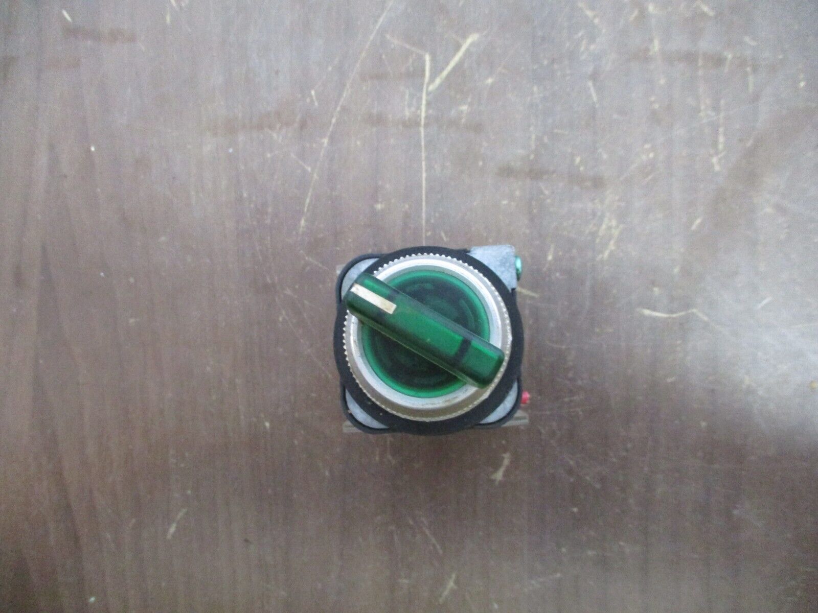 Allen-Bradley Illuminated Selector Switch 800T-24HGH2KB6AA Ser. U 24V Green Used