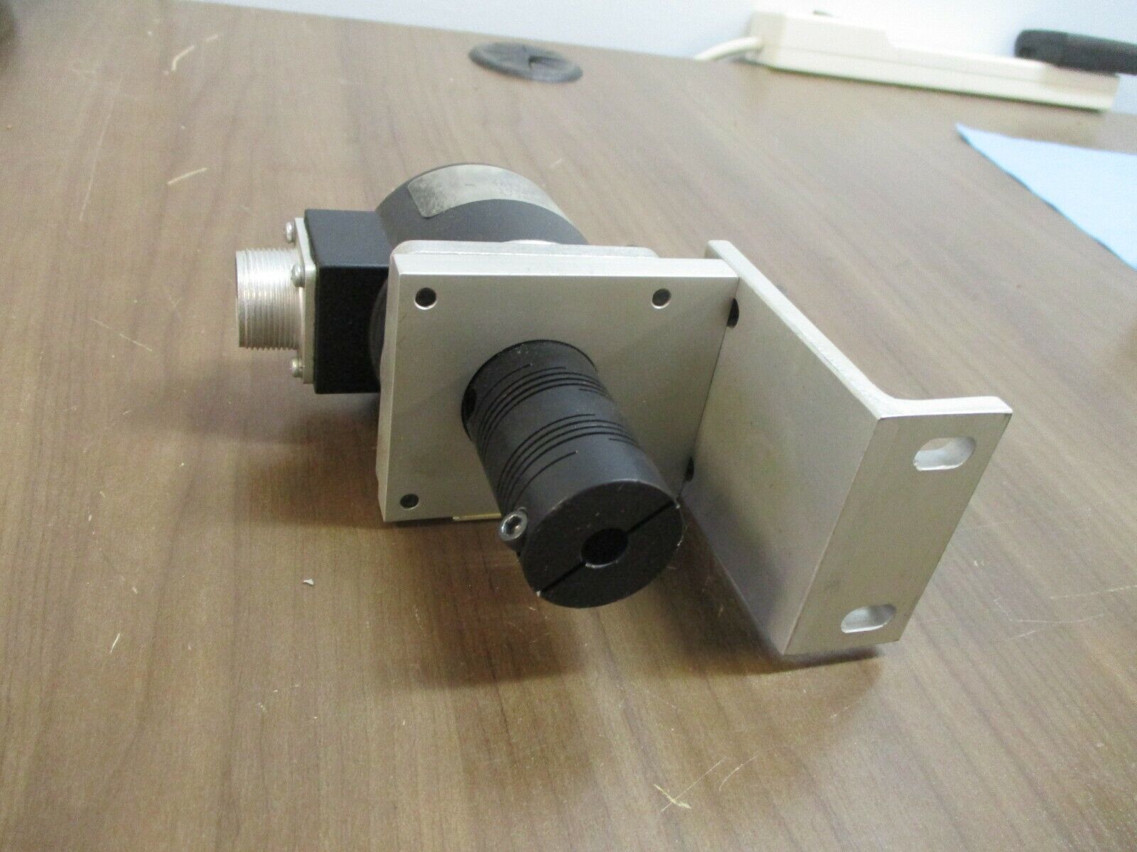 Power,Mation Shaft Encoder 725N-Q-H7 1024 Cycles Per Rev. 5/28VDC Used