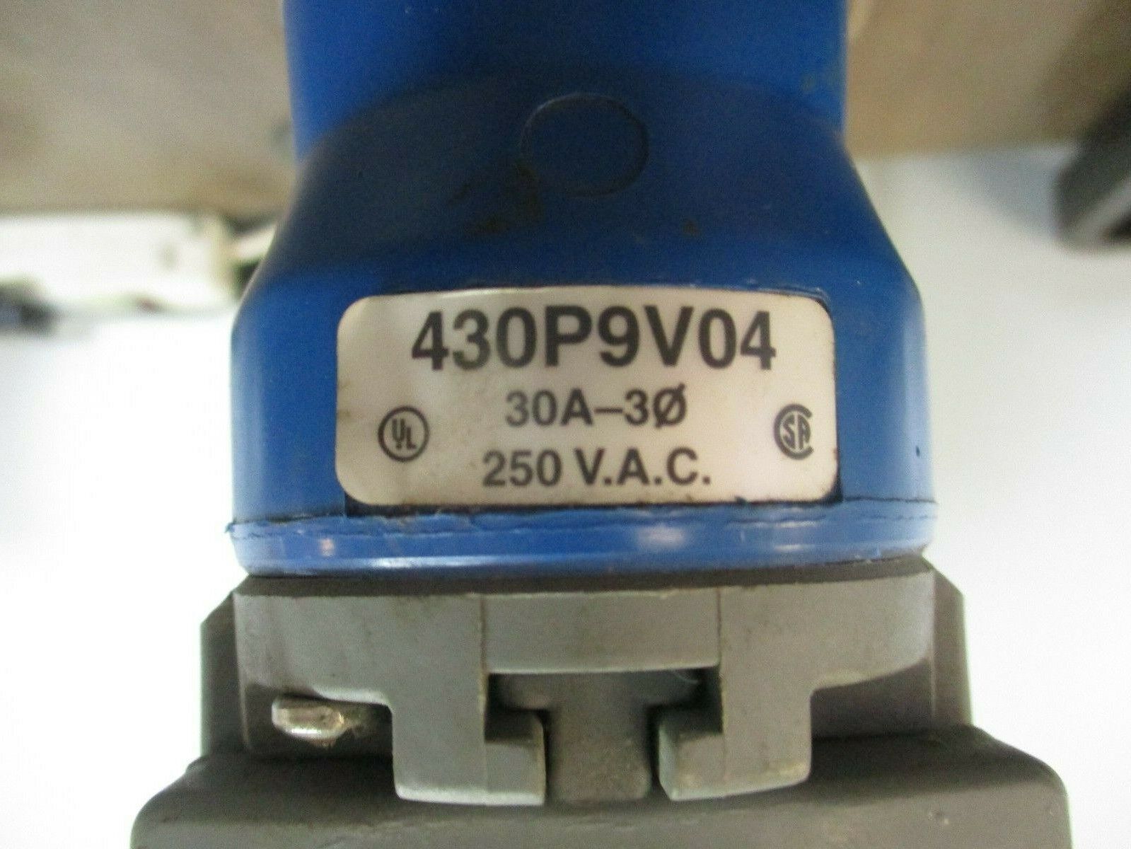 Hubbell Plug 430P9V04 30A 250V 3Ph Used