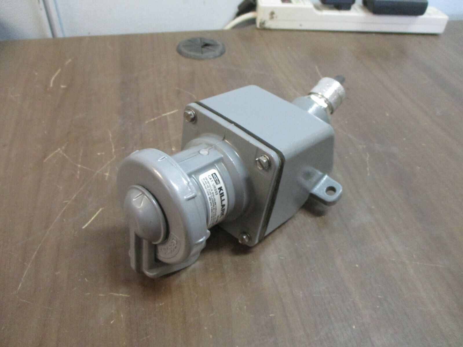Hubbell Killark Receptacle w/ Base VR332 30A 600V 2W 3P Type 3, 4, 4X Enclosure