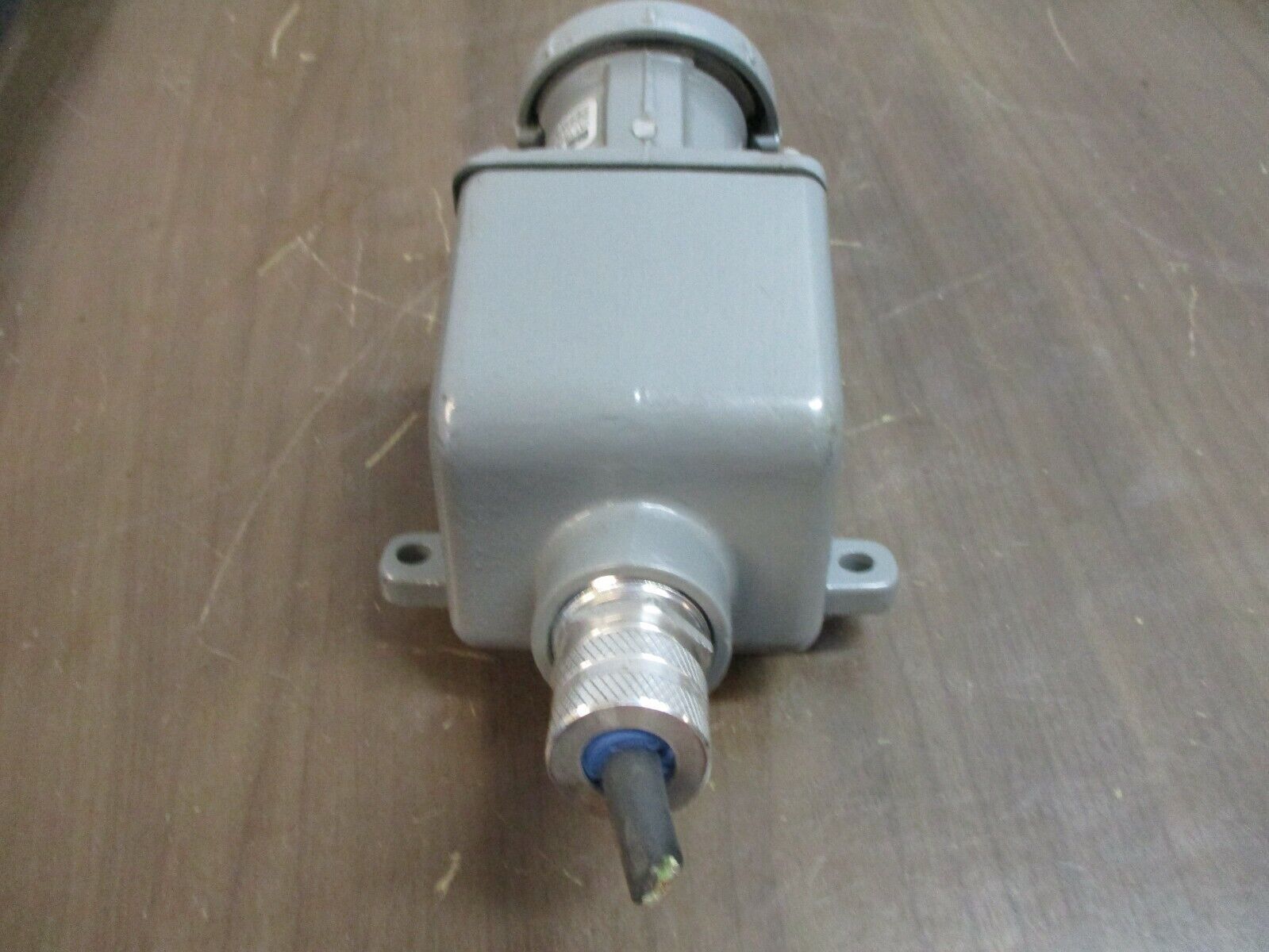Hubbell Killark Receptacle w/ Base VR332 30A 600V 2W 3P Type 3, 4, 4X Enclosure