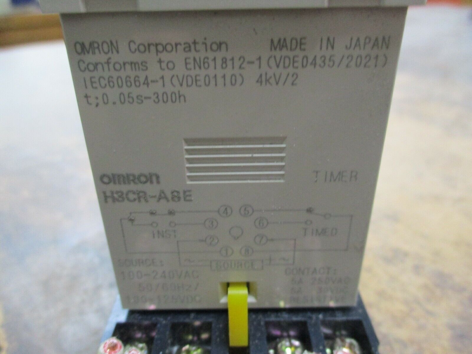 Omron Timer H3CR-A8E 100-240VAC 50/60Hz 100-125VDC Used
