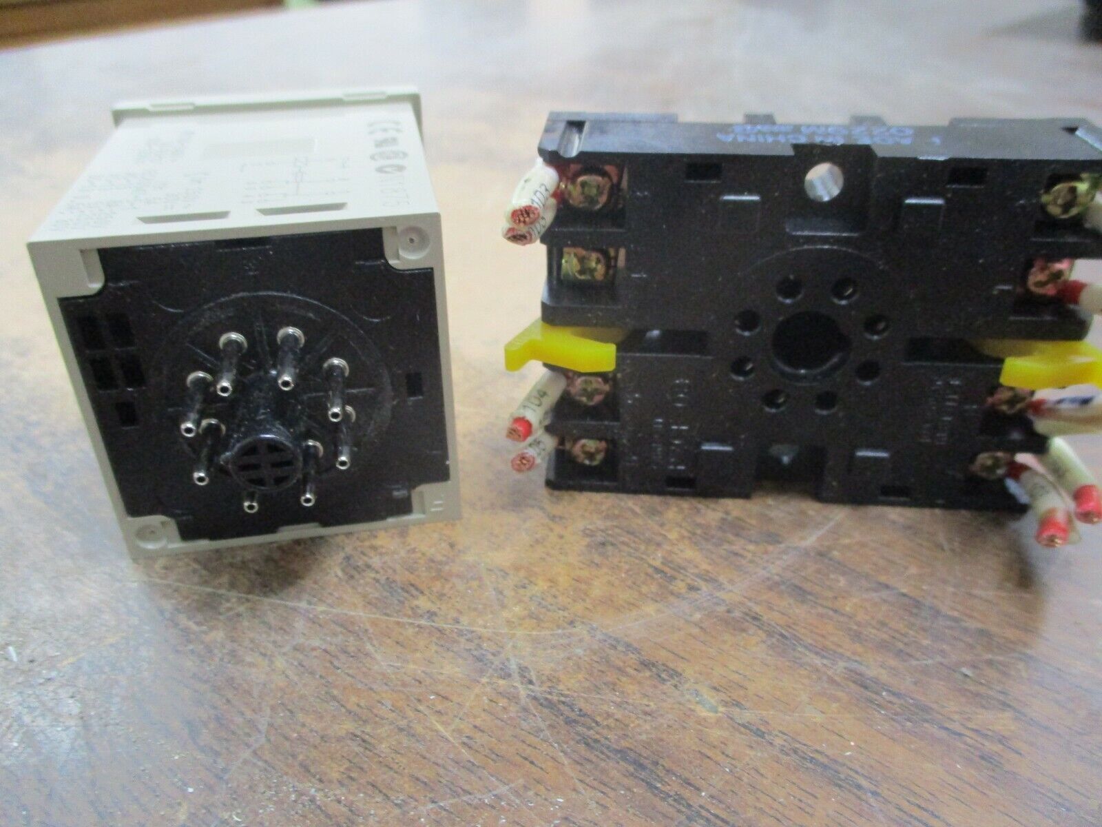 Omron Timer H3CR-A8E 100-240VAC 50/60Hz 100-125VDC Used