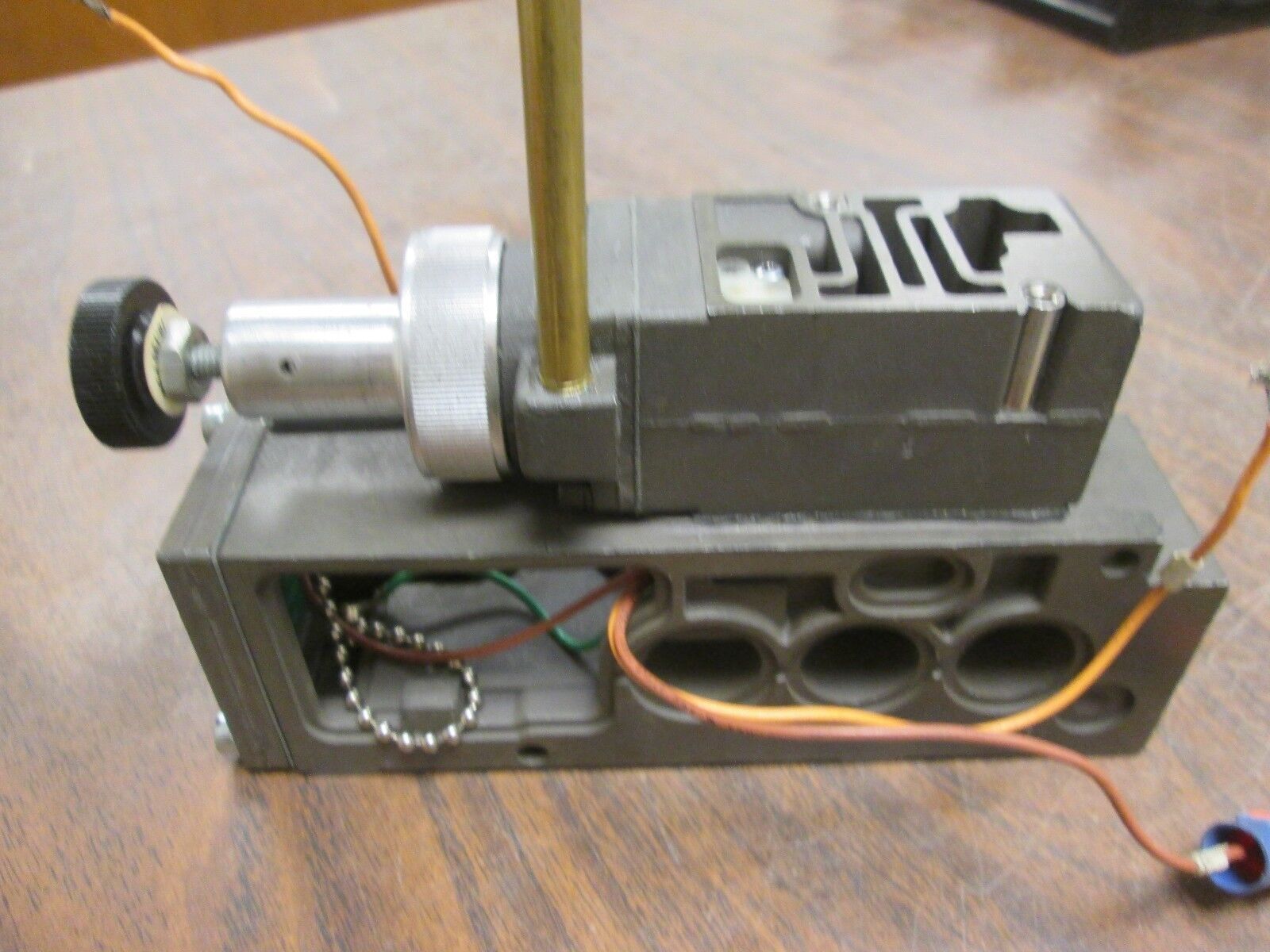 Numatics Pressure Regulator w/ Gauge 082RS115U016W Range: 0-160PSI Used