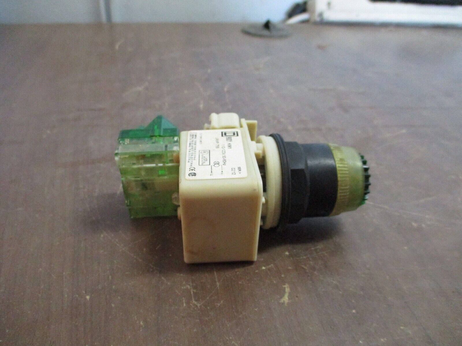 Square D Illuminated Push Button 9001 KM1 Ser. H 110-120V 50-60Hz Green Used