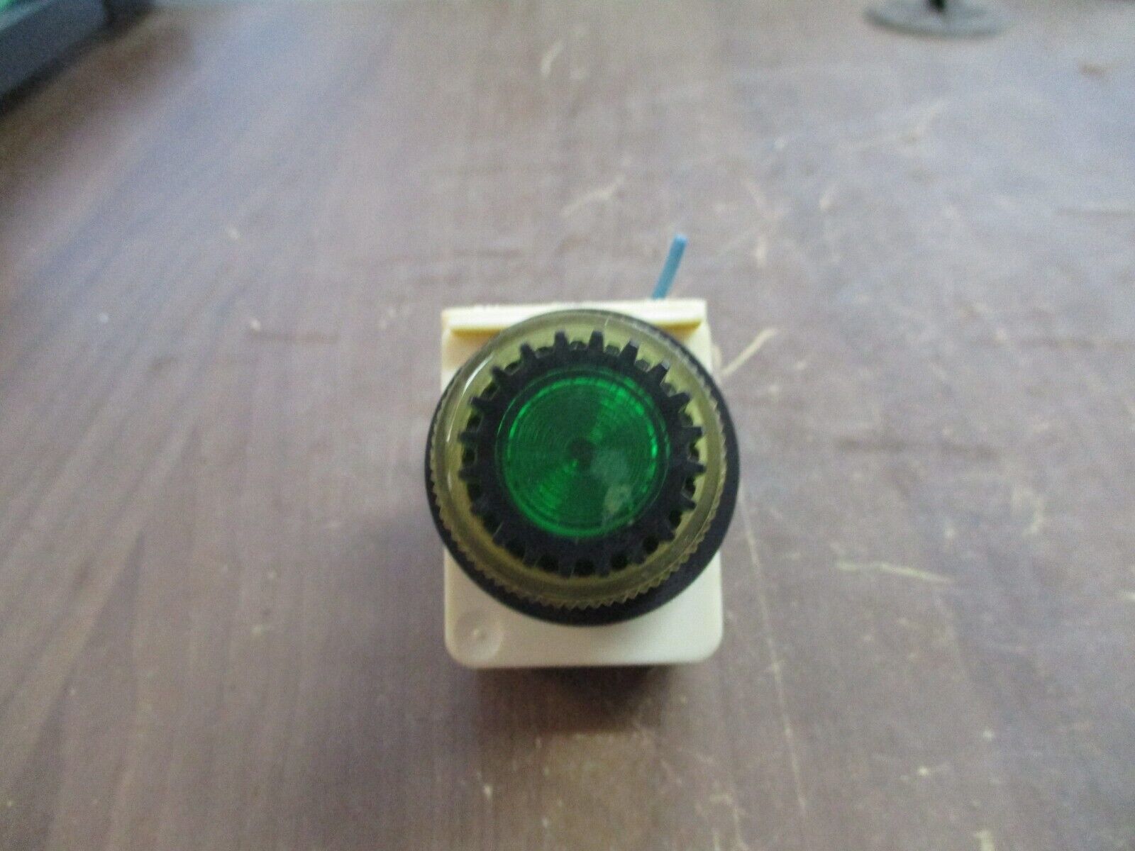 Square D Illuminated Push Button 9001 KM1 Ser. H 110-120V 50-60Hz Green Used