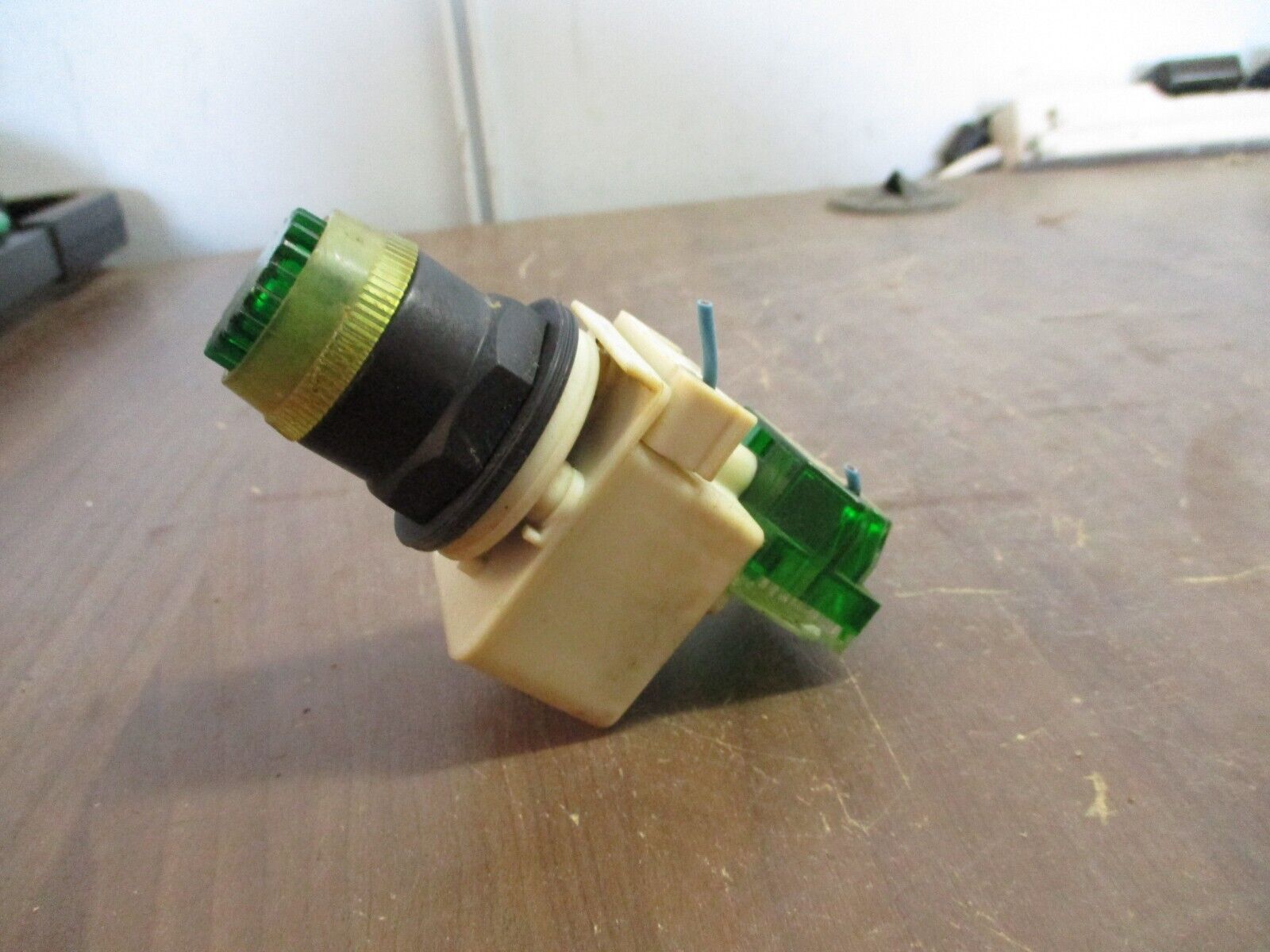 Square D Illuminated Push Button 9001 KM1 Ser. H 110-120V 50-60Hz Green Used