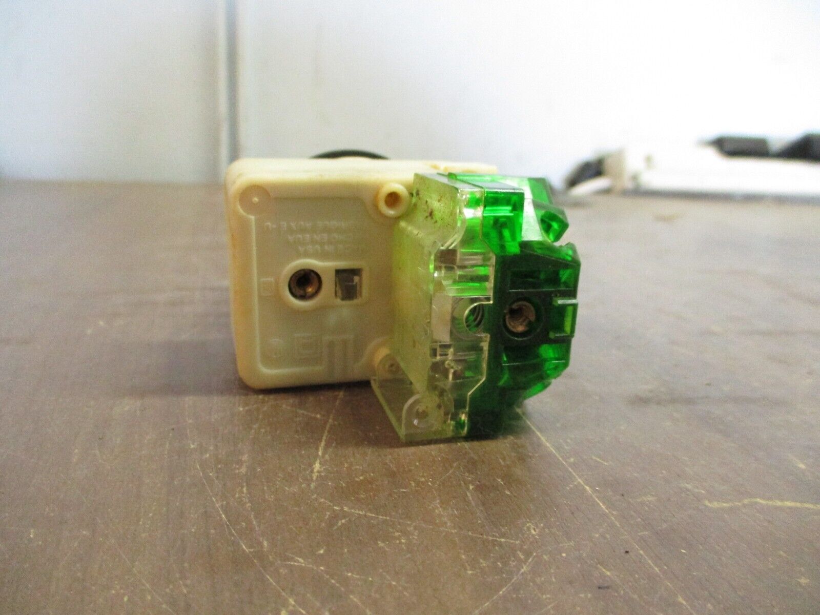 Square D Illuminated Push Button 9001 KM1 Ser. H 110-120V 50-60Hz Green Used