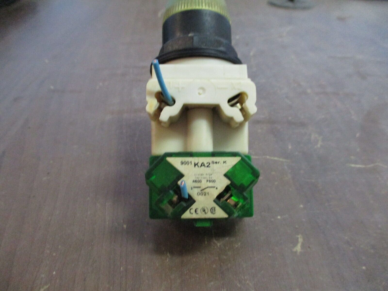 Square D Illuminated Push Button 9001 KM1 Ser. H 110-120V 50-60Hz Green Used