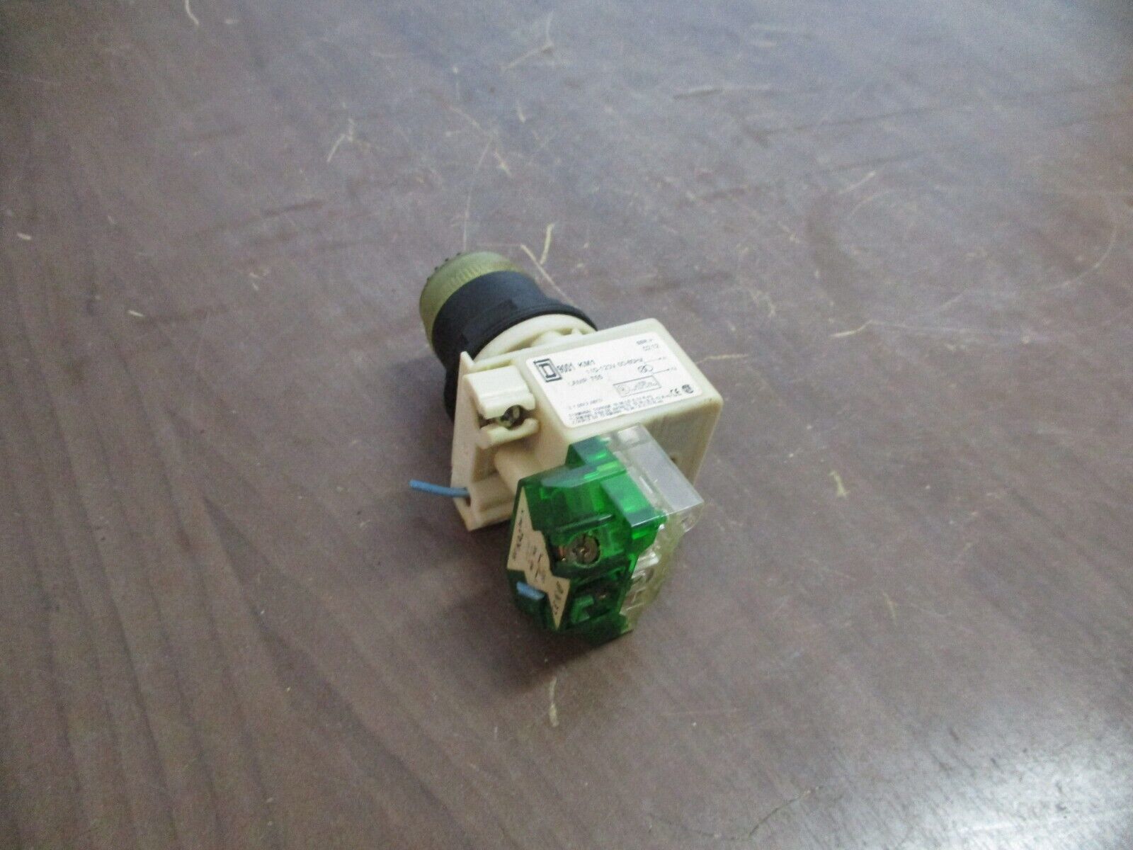 Square D Illuminated Push Button 9001 KM1 Ser. H 110-120V 50-60Hz Green Used
