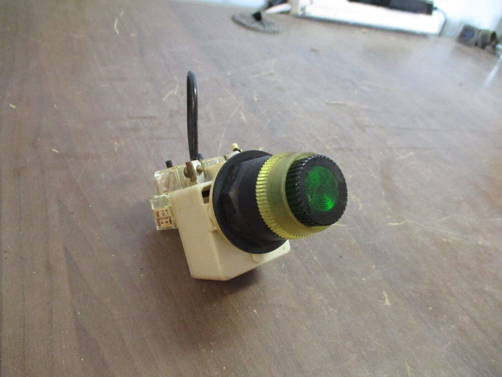 Square D Illuminated Push Button 9001 KM1 Ser. G 110-120V 50-60Hz Green Used