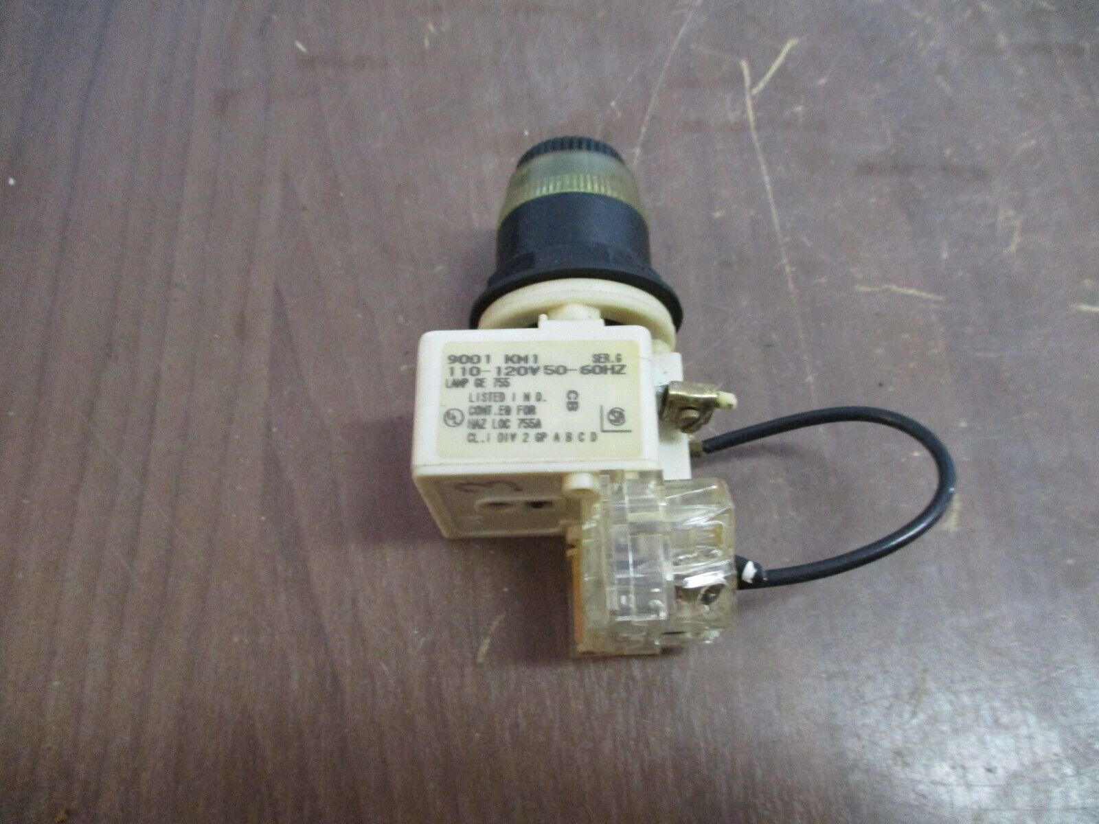 Square D Illuminated Push Button 9001 KM1 Ser. G 110-120V 50-60Hz Green Used