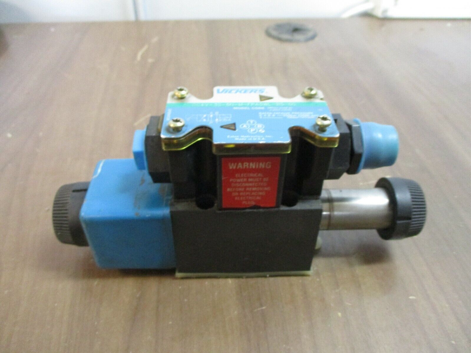 Vickers Directional Control Valve DG4V-3S-6N-M-FPA5WL-B5-60 110/120V 50/60Hz