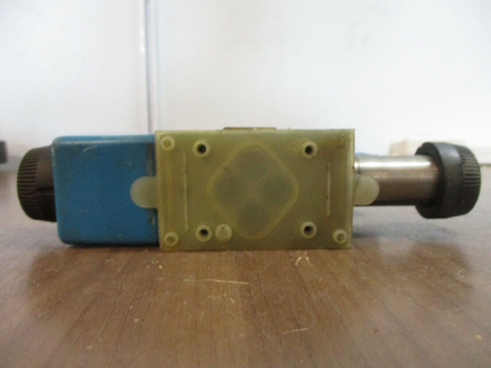 Vickers Directional Control Valve DG4V-3S-6N-M-FPA5WL-B5-60 110/120V 50/60Hz