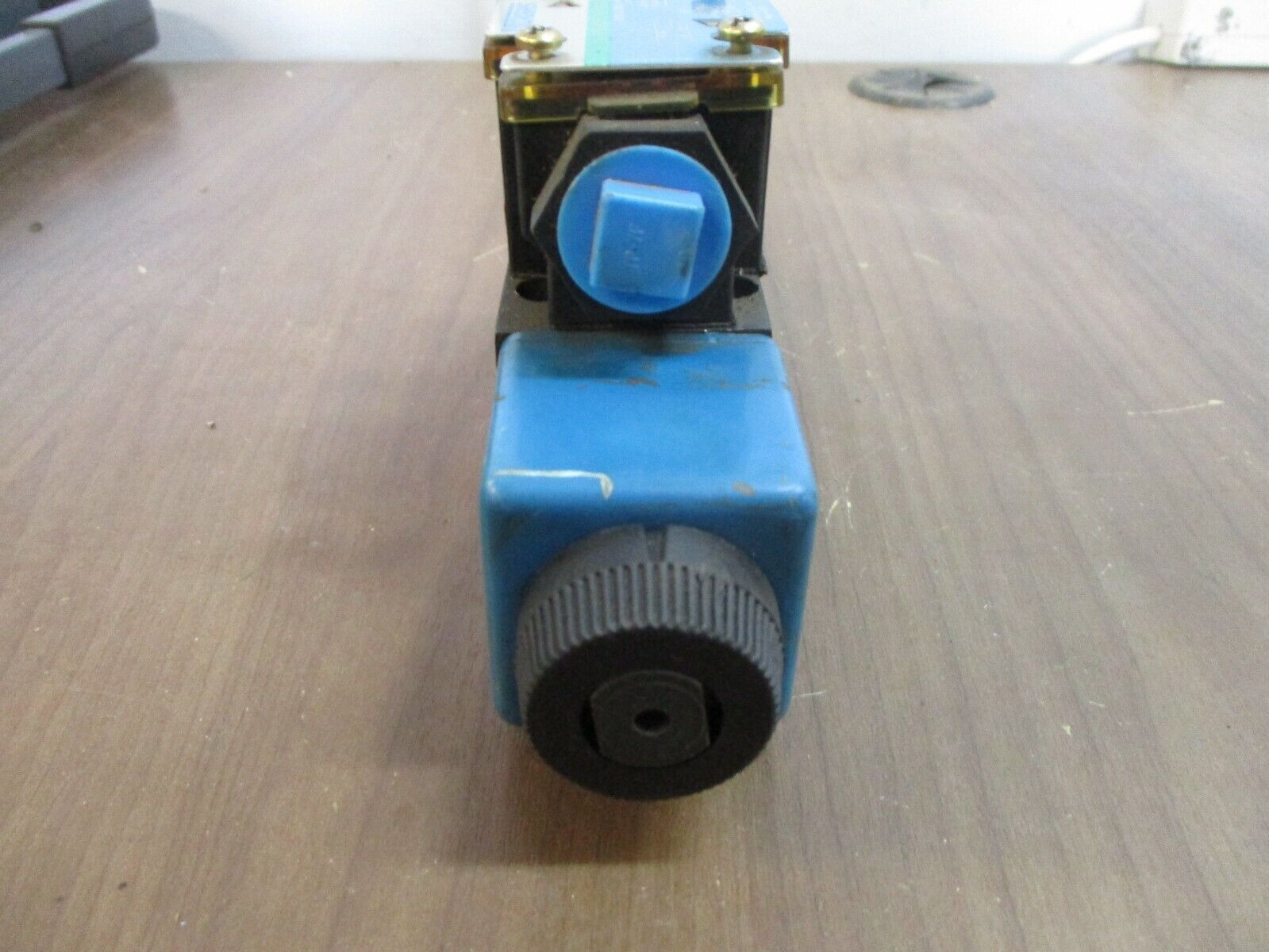 Vickers Directional Control Valve DG4V-3S-6N-M-FPA5WL-B5-60 110/120V 50/60Hz