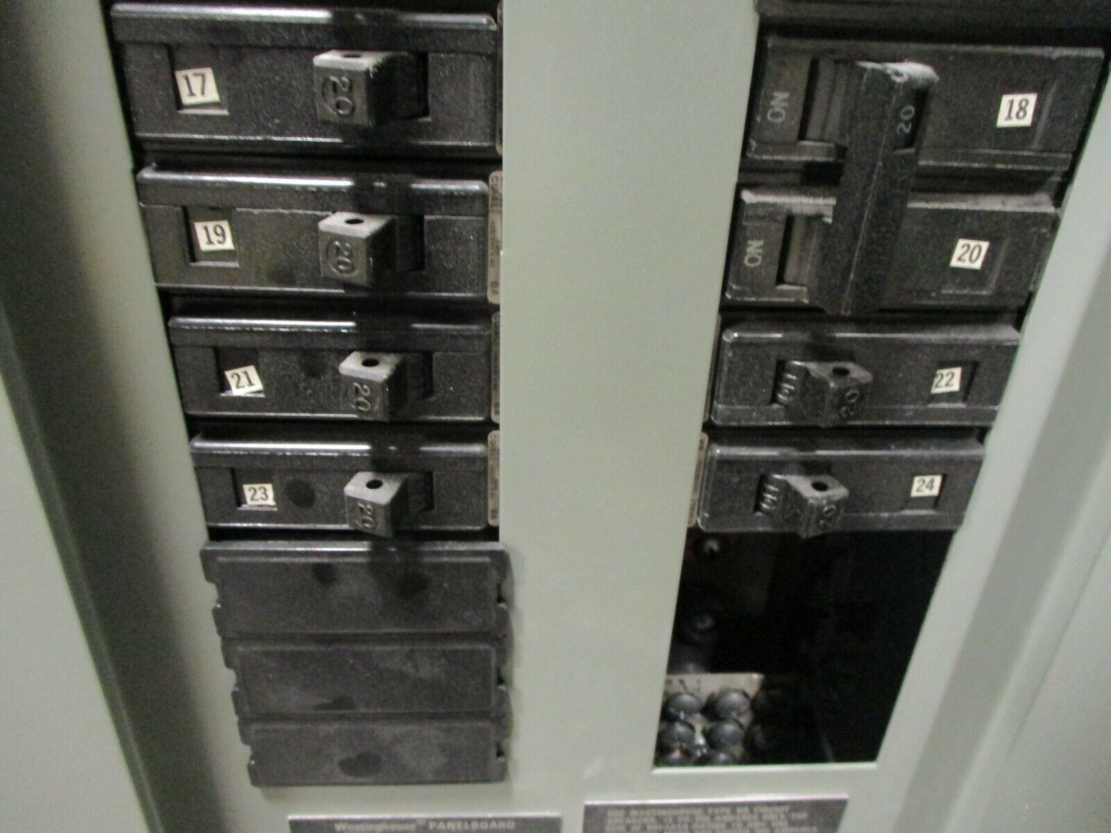 Westinghouse Main Breaker Circuit Breaker Panel MP-3229 225A Max 208Y/120 3Ph 4W