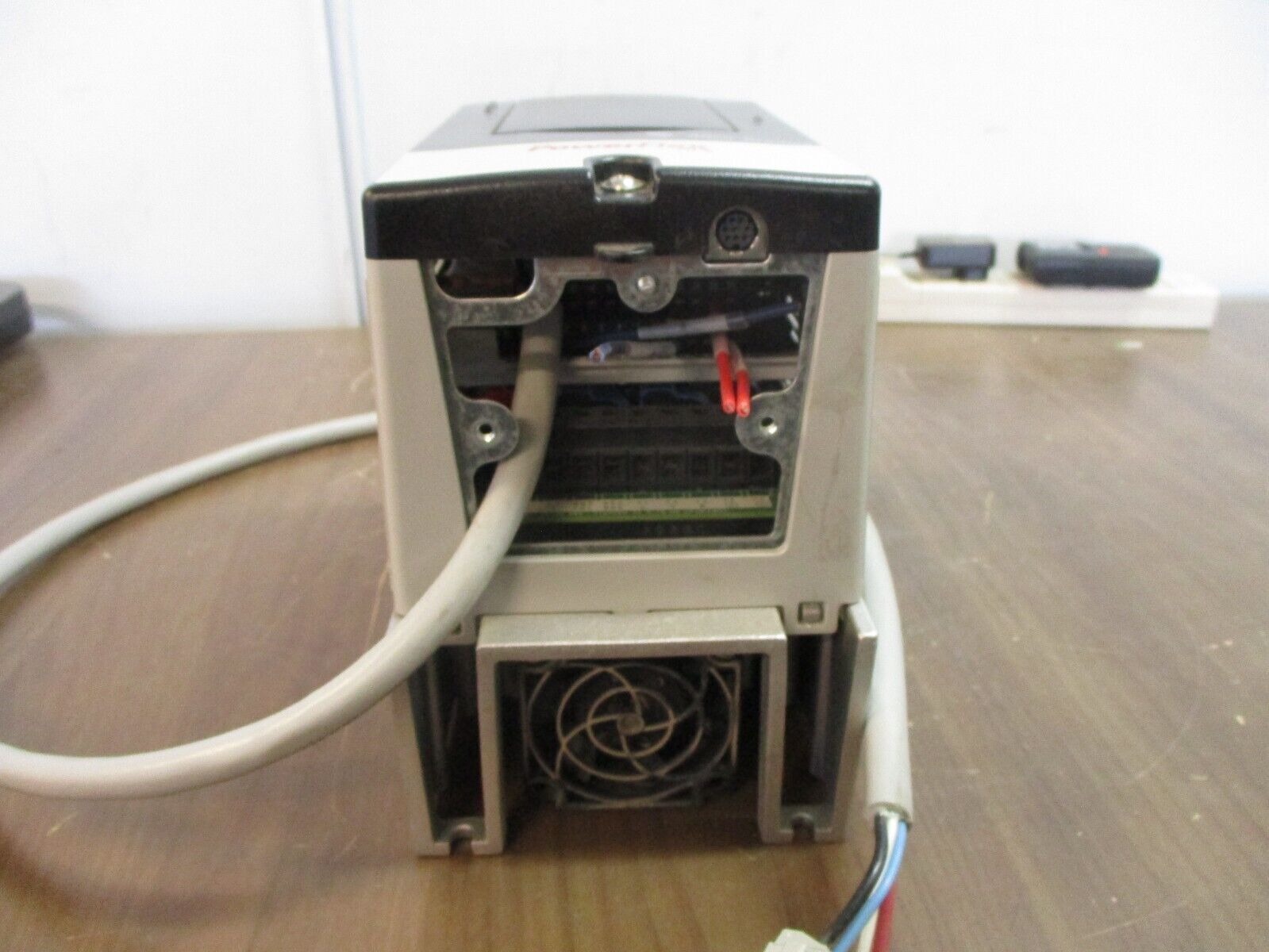 Allen-Bradley PowerFlex 70 AC Drive 20AD2P1A0AYNNNC0 1HP 3Ph *No Keypad* Used