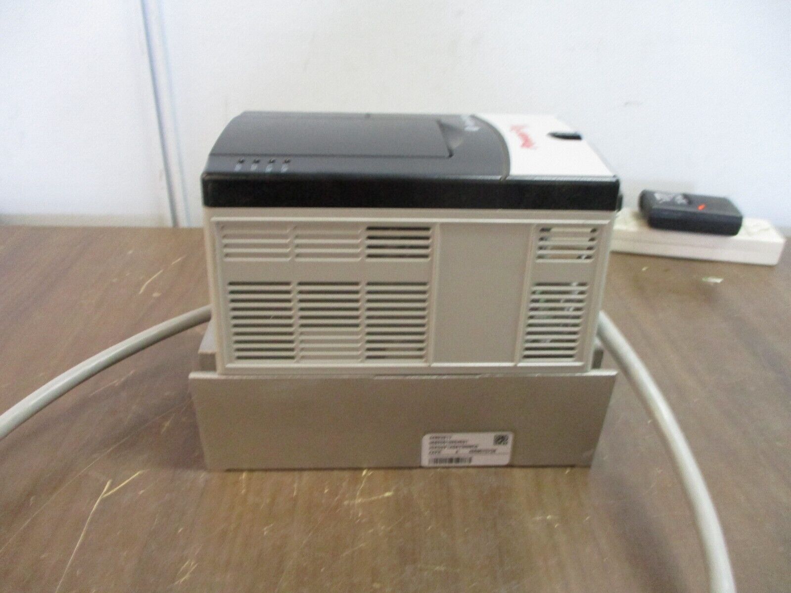 Allen-Bradley PowerFlex 70 AC Drive 20AD2P1A0AYNNNC0 1HP 3Ph *No Keypad* Used