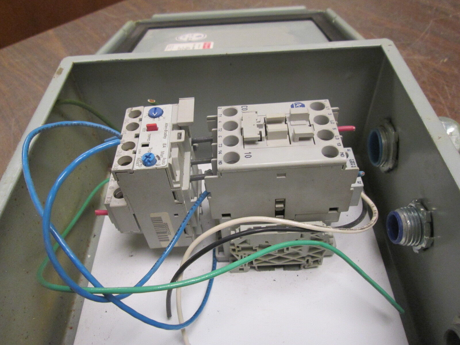 Allen-Bradley Enclosed Starter 100-C09*10/193-EASDB 120V Coil Range: 1-2.9A Used
