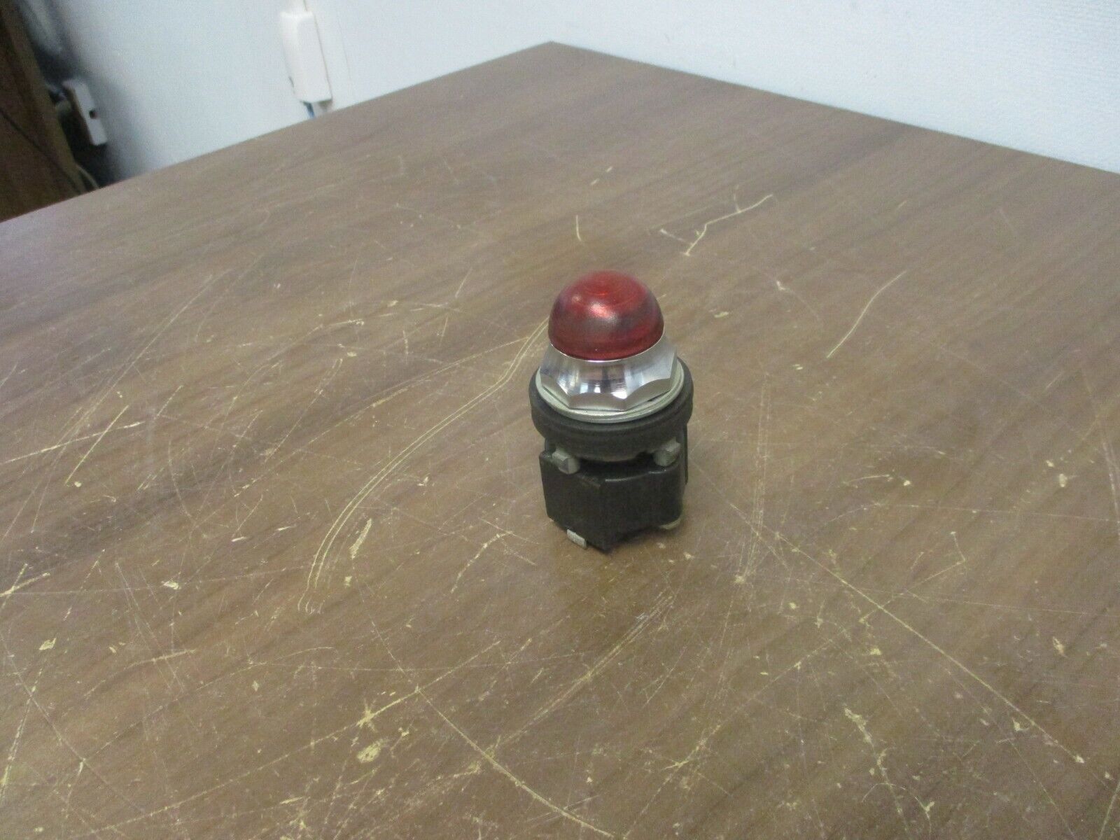 Westinghouse Indicating Light PB1T2R 220/240V 50/60Hz Red Used