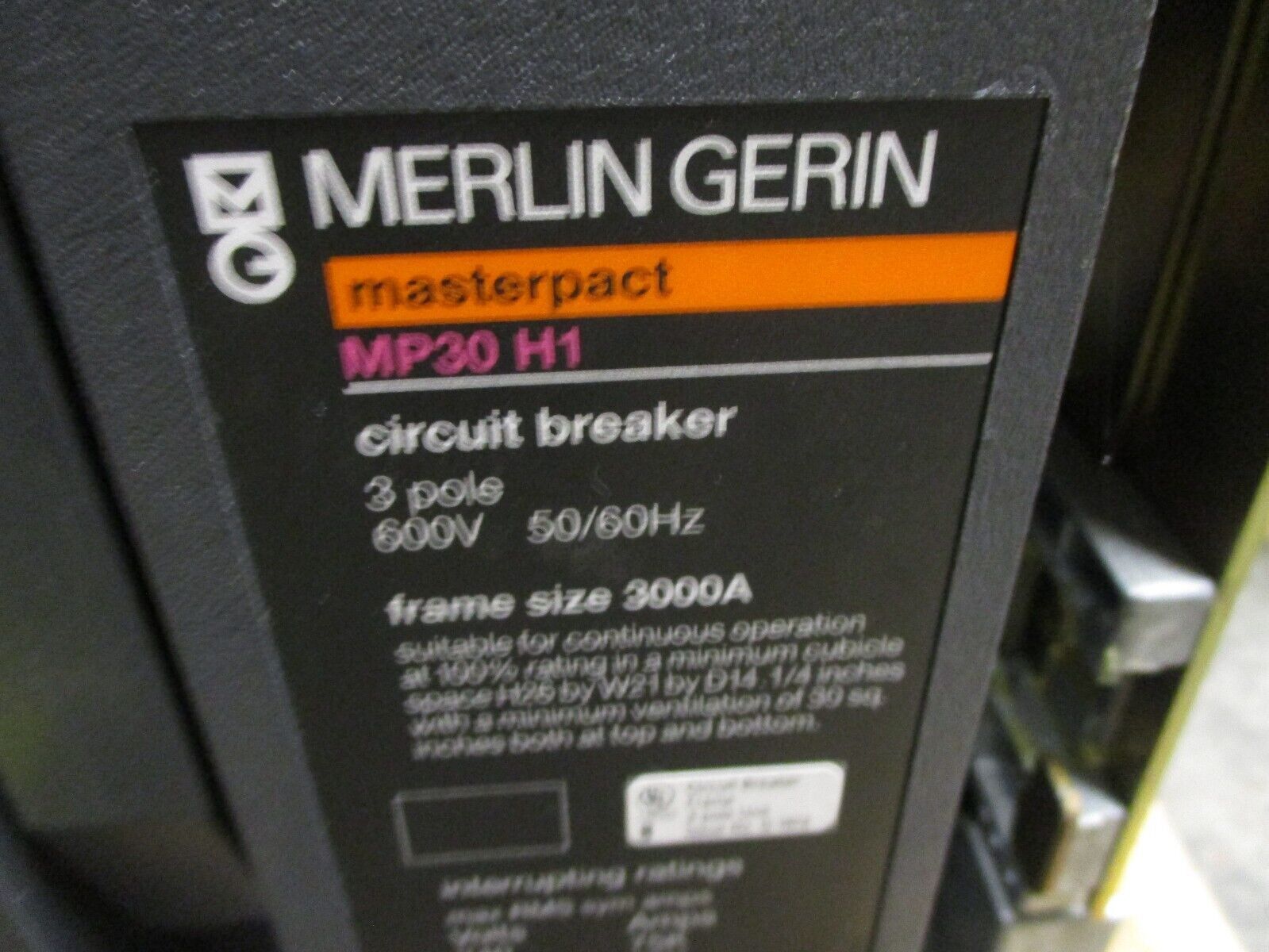 Merlin Gerin Masterpact Circuit Breaker MP30 H1 3000A Frame Size STR 38 S Trip