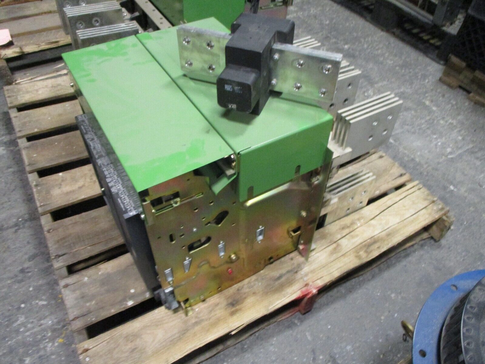 Merlin Gerin Masterpact Circuit Breaker MP30 H1 3000A Frame Size STR 38 S Trip