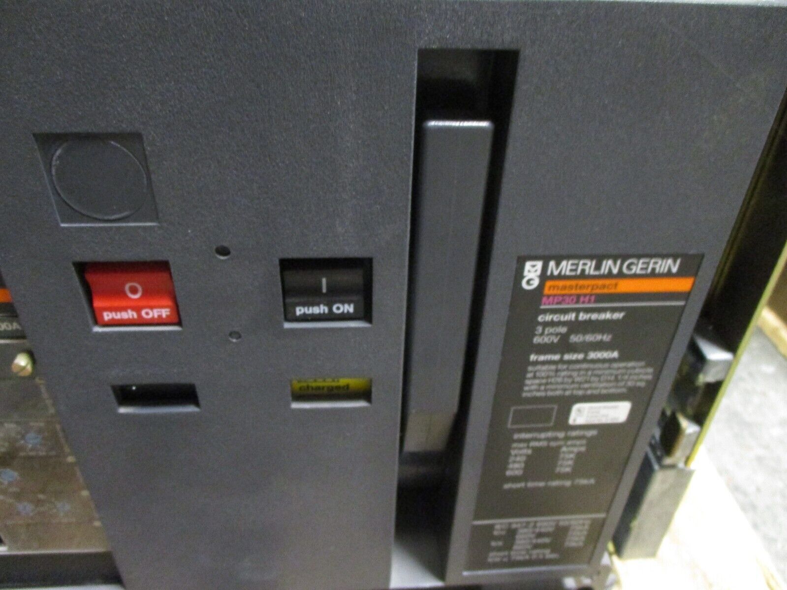Merlin Gerin Masterpact Circuit Breaker MP30 H1 3000A Frame Size STR 38 S Trip