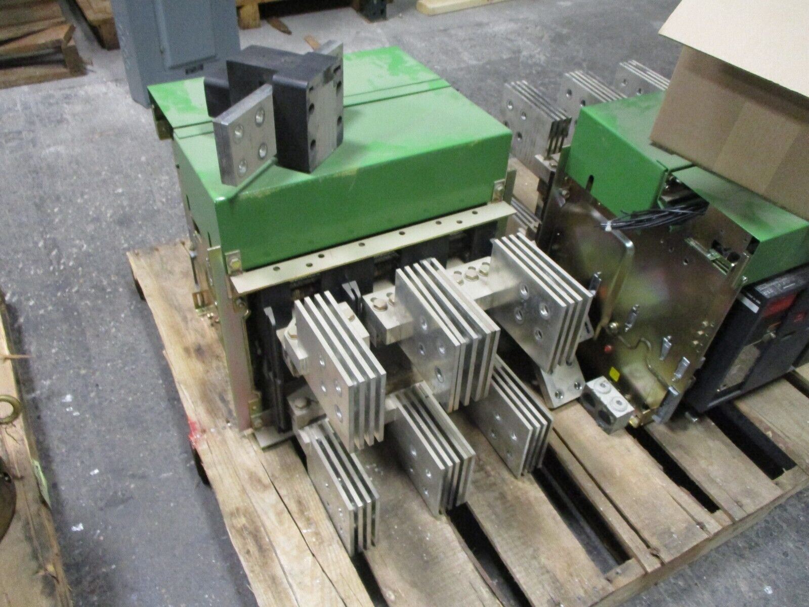Merlin Gerin Masterpact Circuit Breaker MP30 H1 3000A Frame Size STR 38 S Trip
