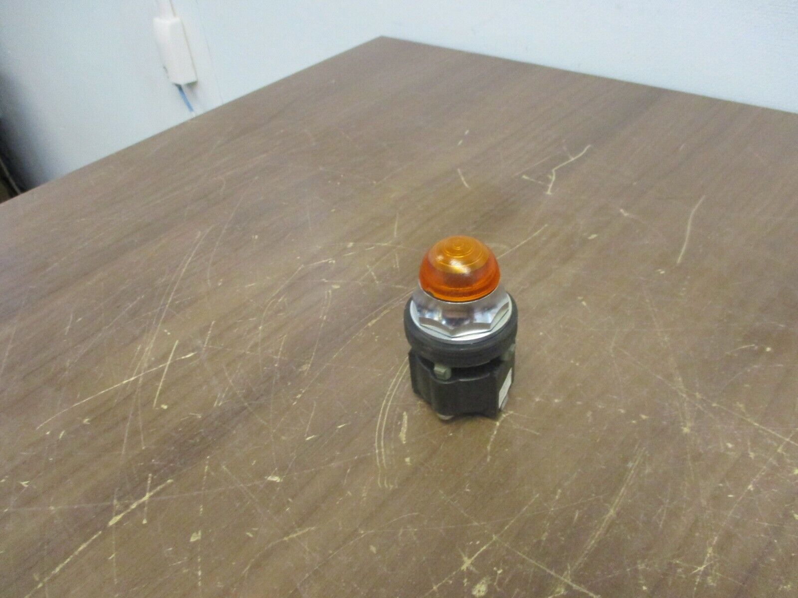 Westinghouse Indicating Light PB1T2R 220/240V 50/60Hz Amber Used