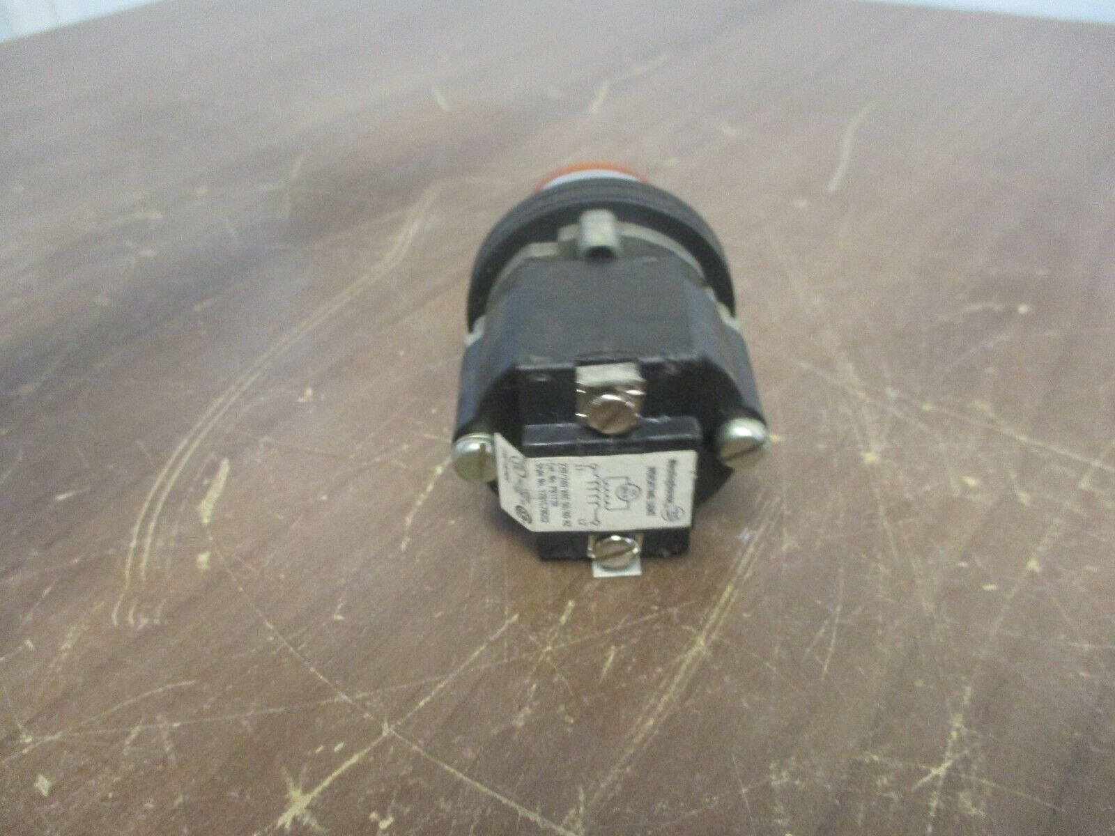 Westinghouse Indicating Light PB1T2R 220/240V 50/60Hz Amber Used