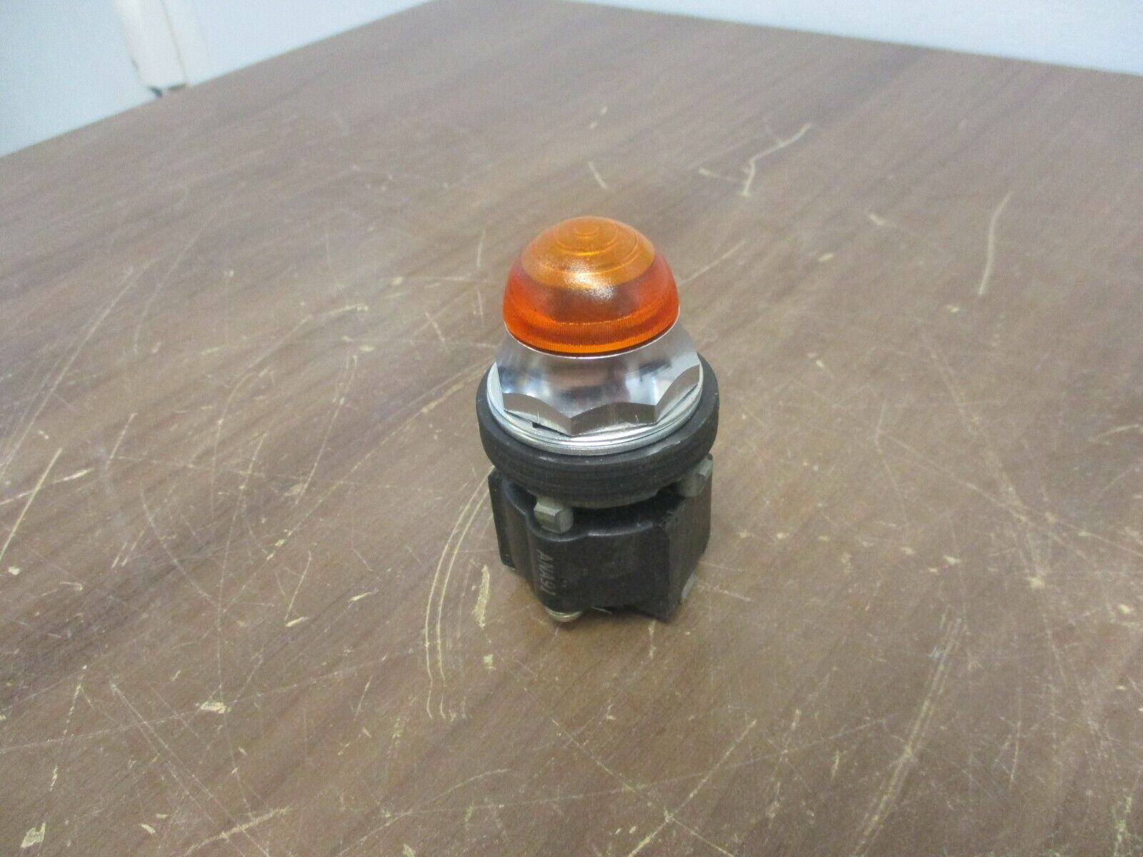 Westinghouse Indicating Light PB1T2R 220/240V 50/60Hz Amber Used