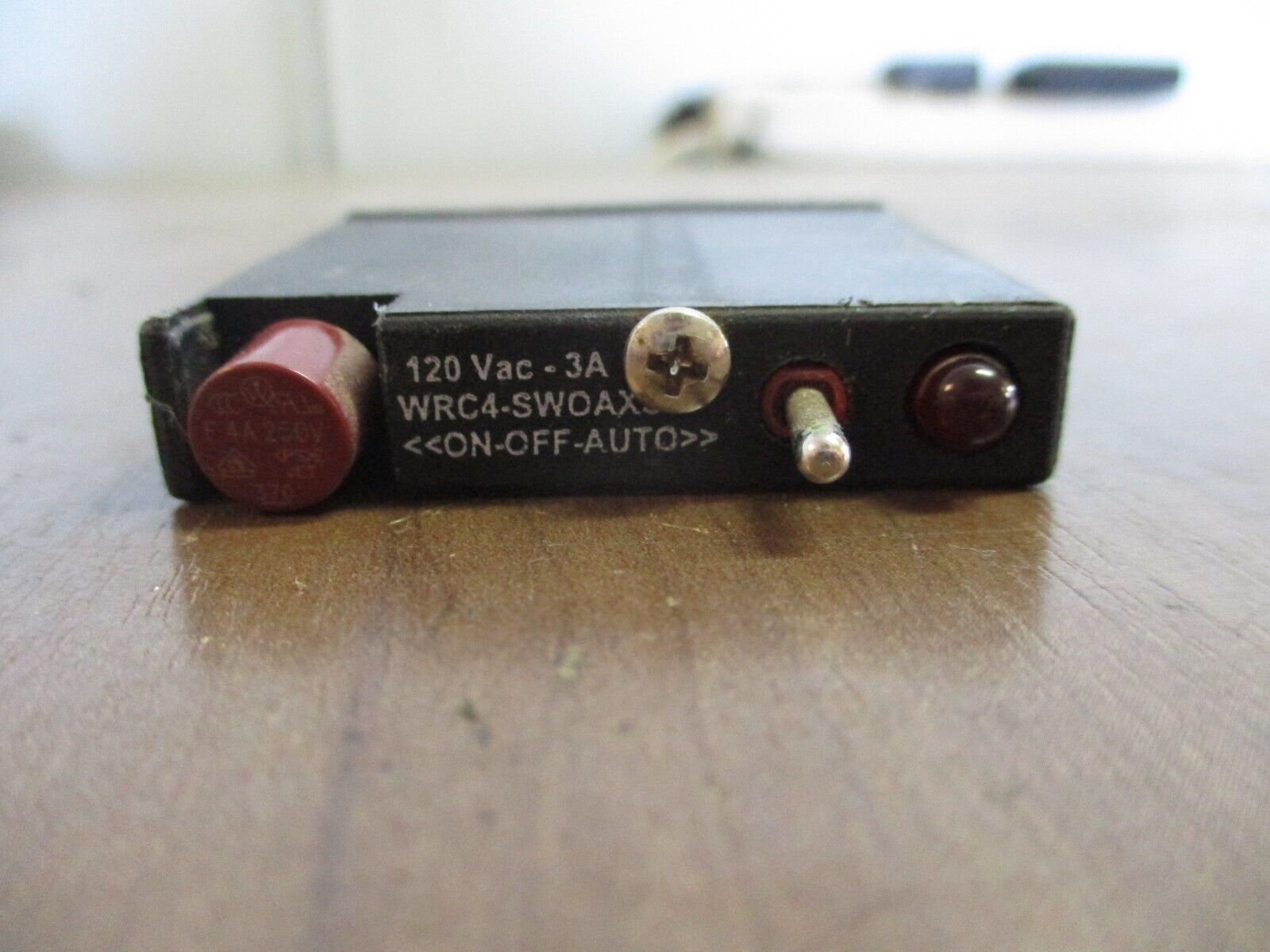 WRC Output Module WRC4-SWOAXS-S3 120VAC Output 24VDC Input Used
