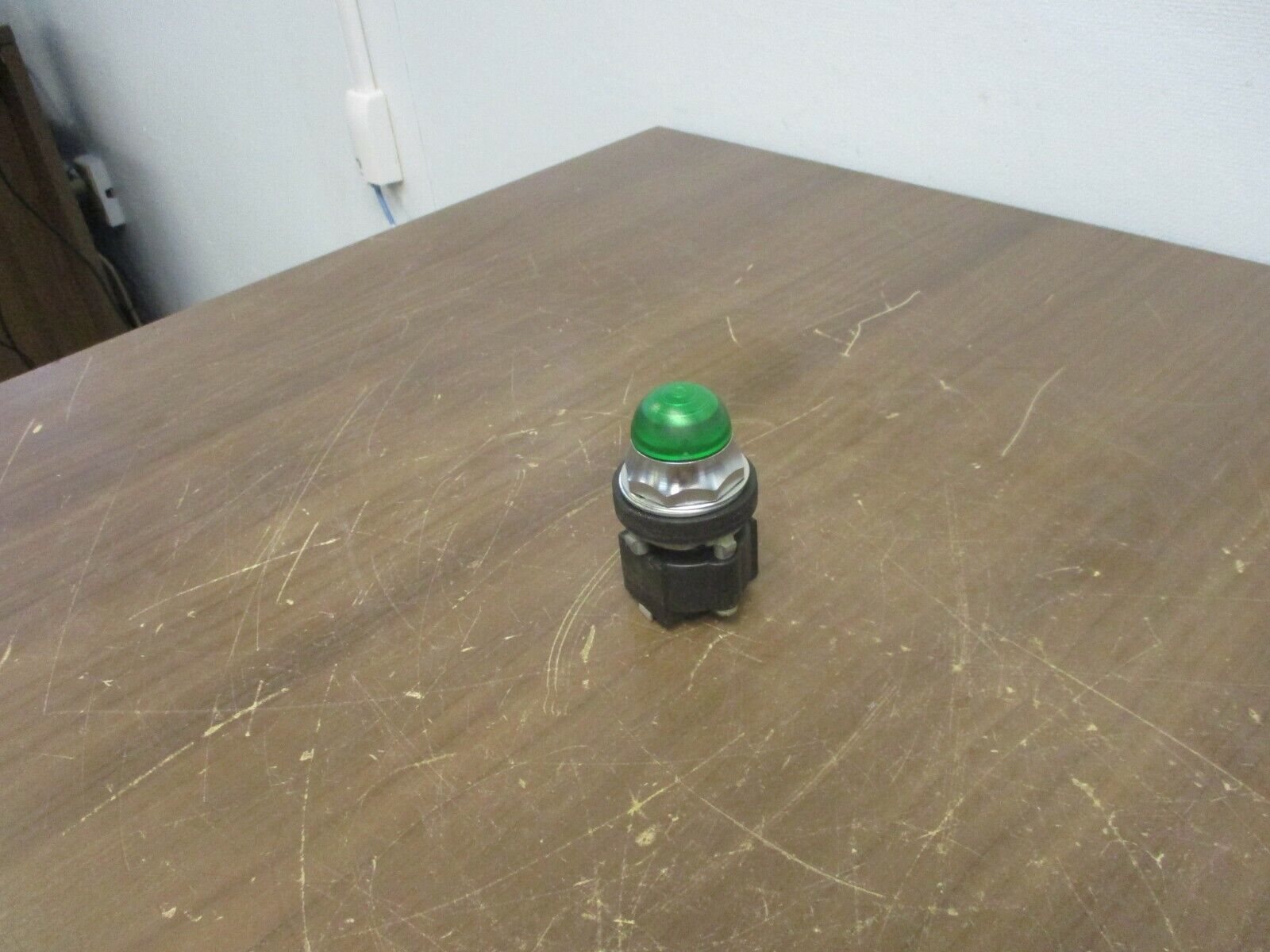 Westinghouse Indicating Light PB1T2R 220/240V 50/60Hz Green Used
