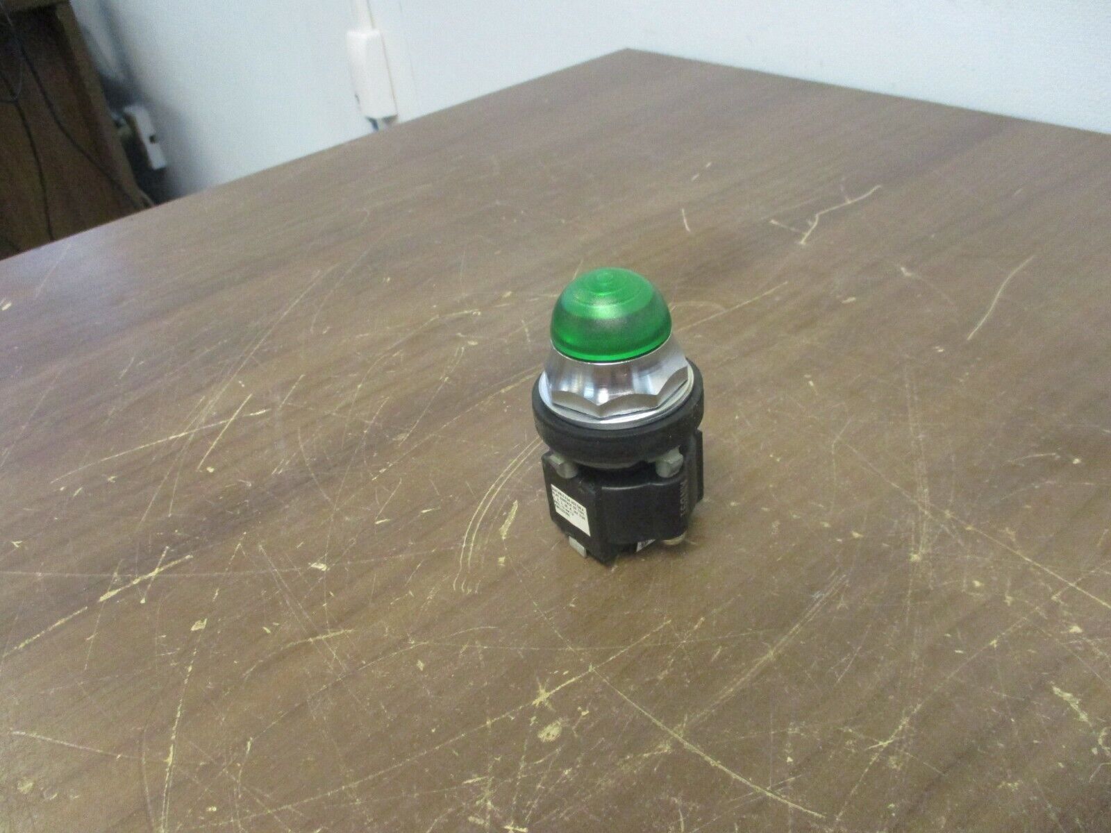 Westinghouse Indicating Light PB1T2R 220/240V 50/60Hz Green Used