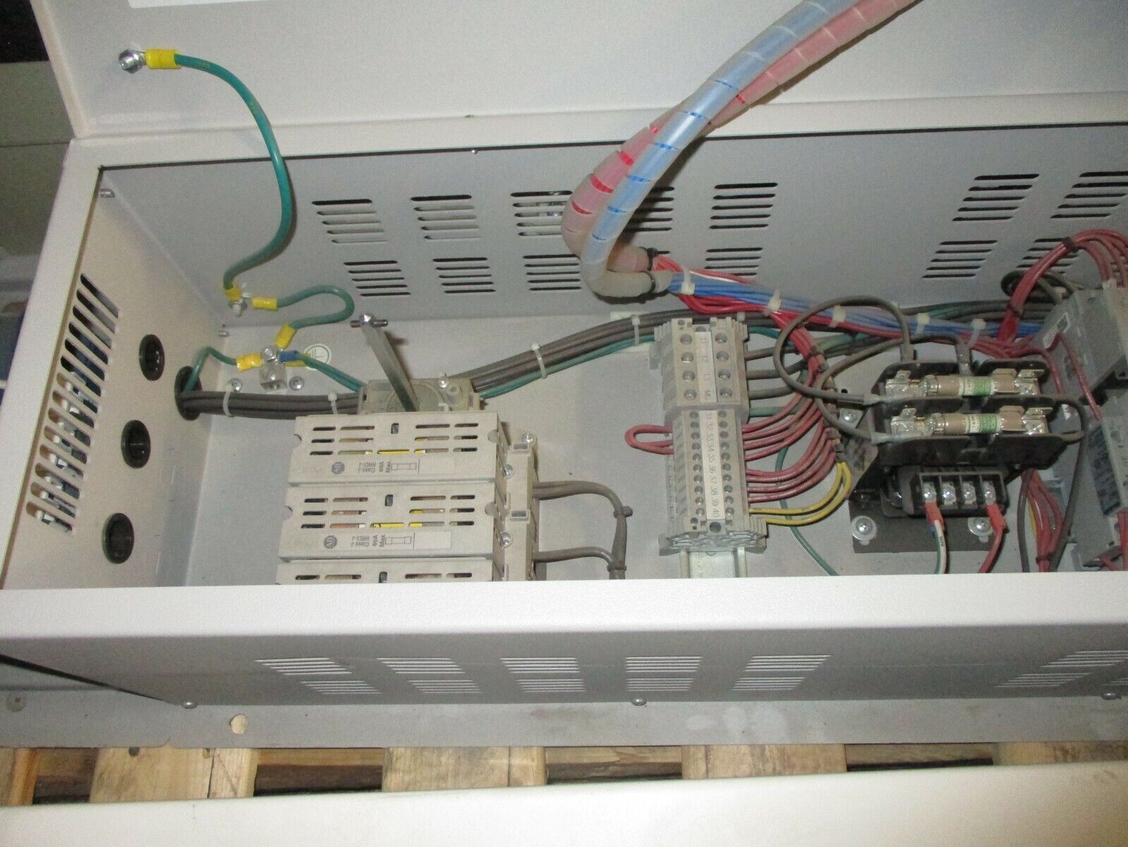 Allen-Bradley PowerFlex 400 AC Drive w/ Bypass & Line Reactor 20HP 3Ph Used