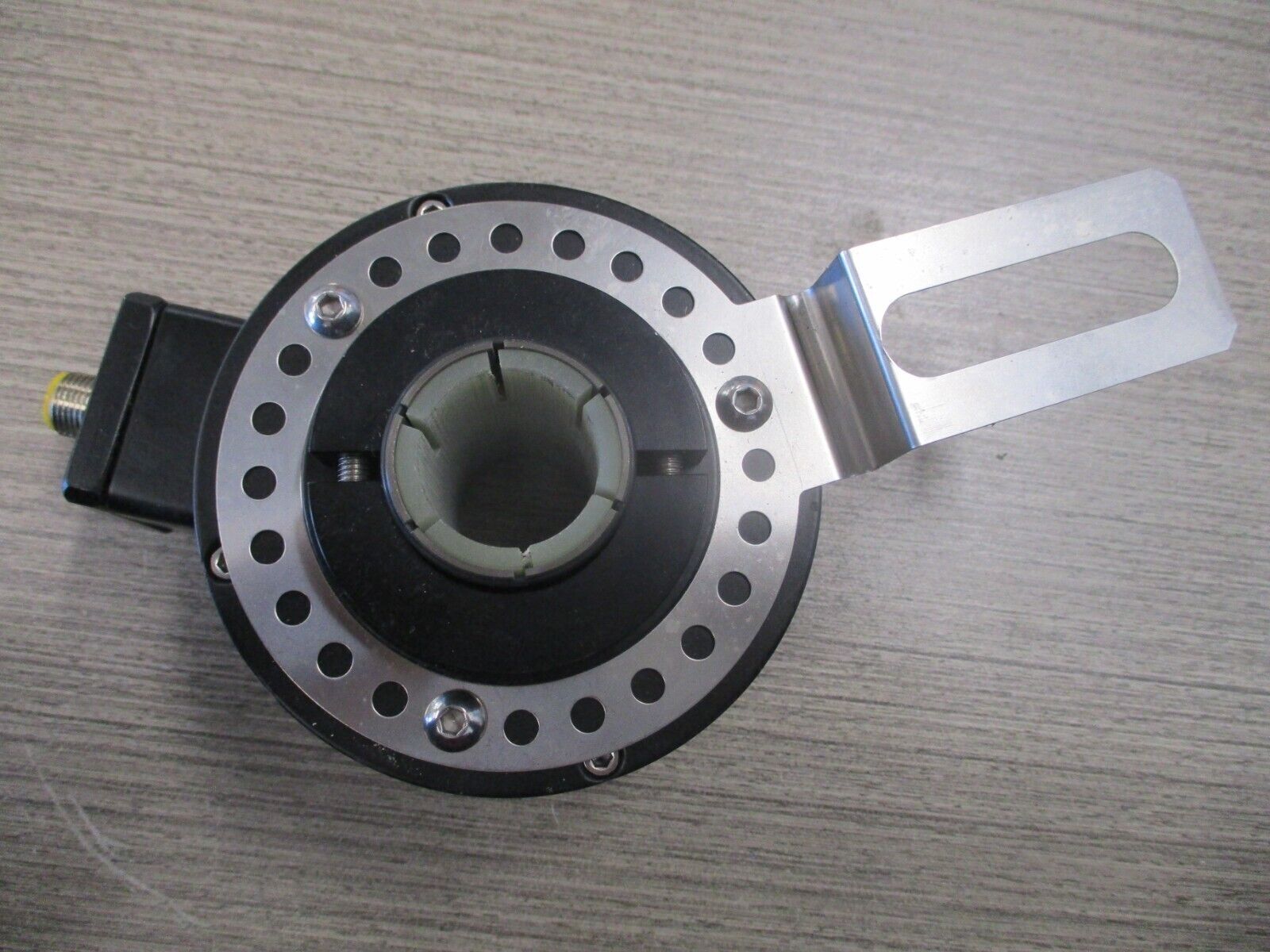 Dynapar Encoder HS35R2400D30H04 2400PPR Used