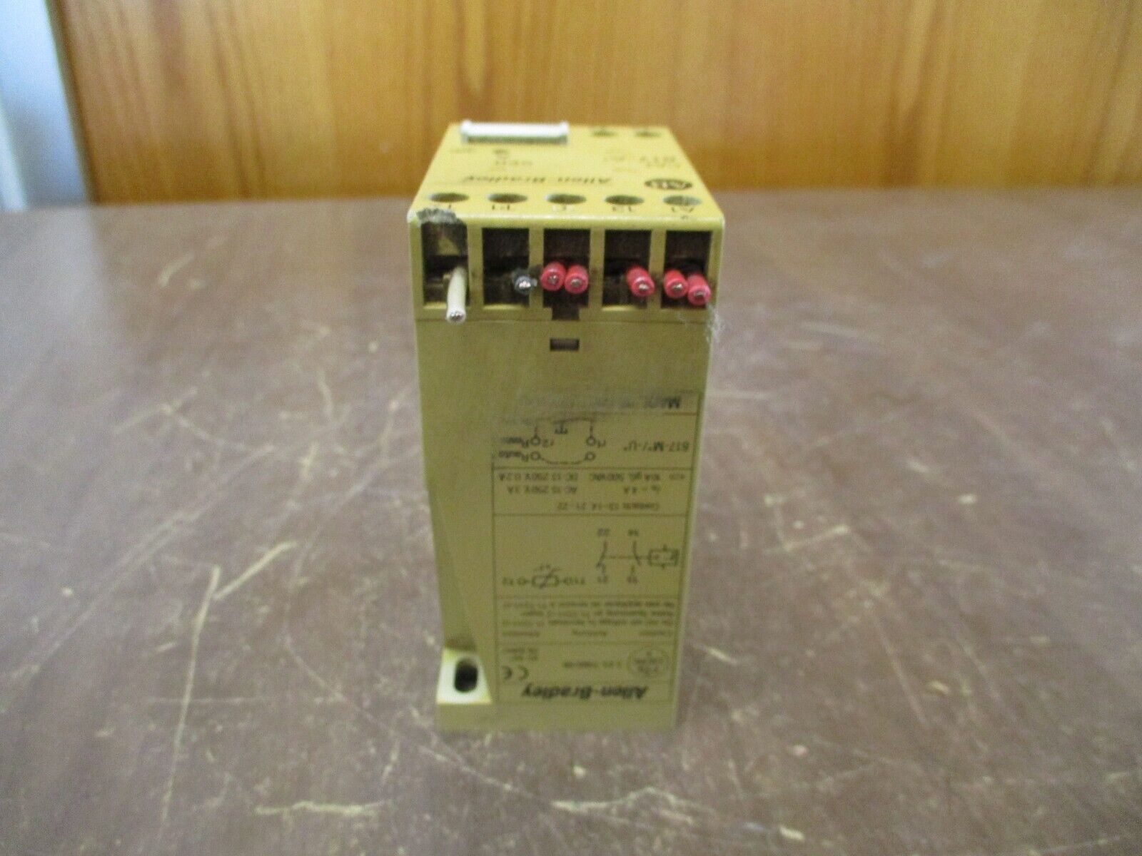 Allen-Bradley Relay 817-A* Ser A 110V 50/60Hz 2VA *Chipped* Used