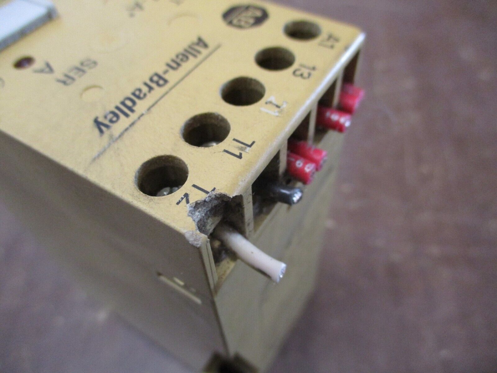 Allen-Bradley Relay 817-A* Ser A 110V 50/60Hz 2VA *Chipped* Used