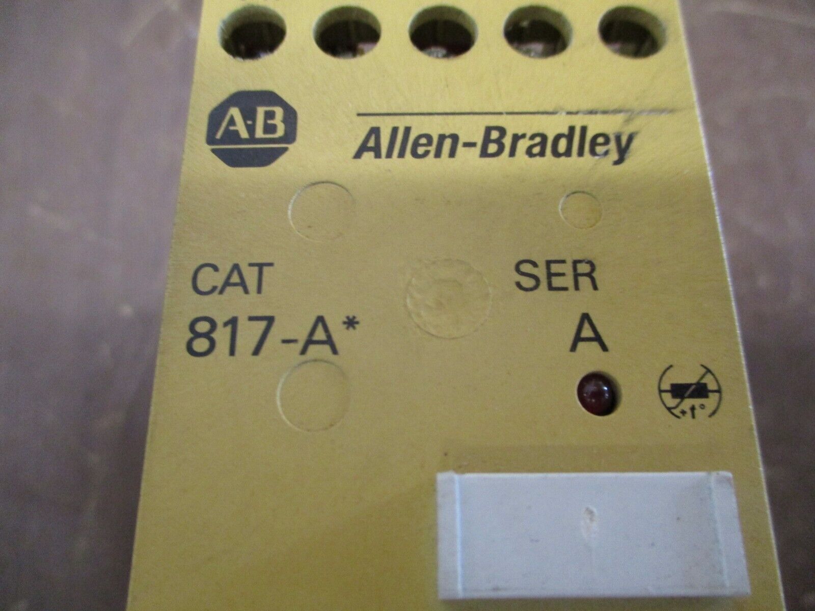 Allen-Bradley Relay 817-A* Ser A 110V 50/60Hz 2VA *Chipped* Used