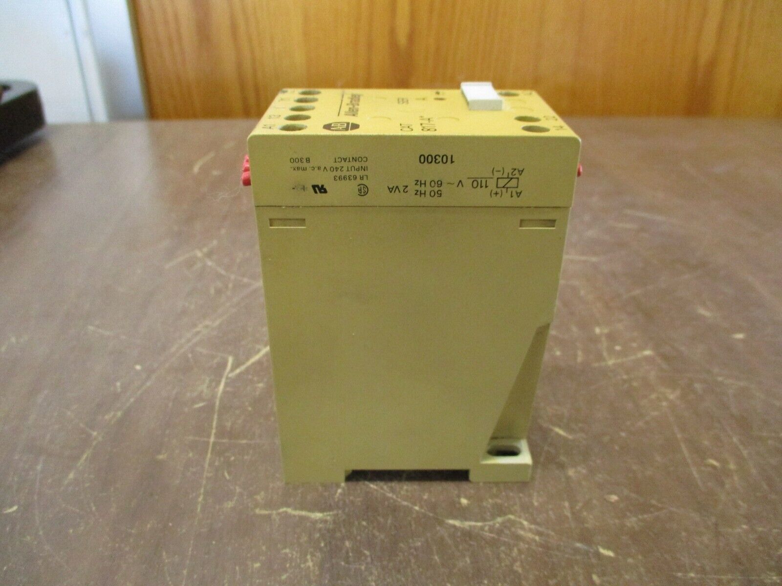 Allen-Bradley Relay 817-A* Ser A 110V 50/60Hz 2VA *Chipped* Used