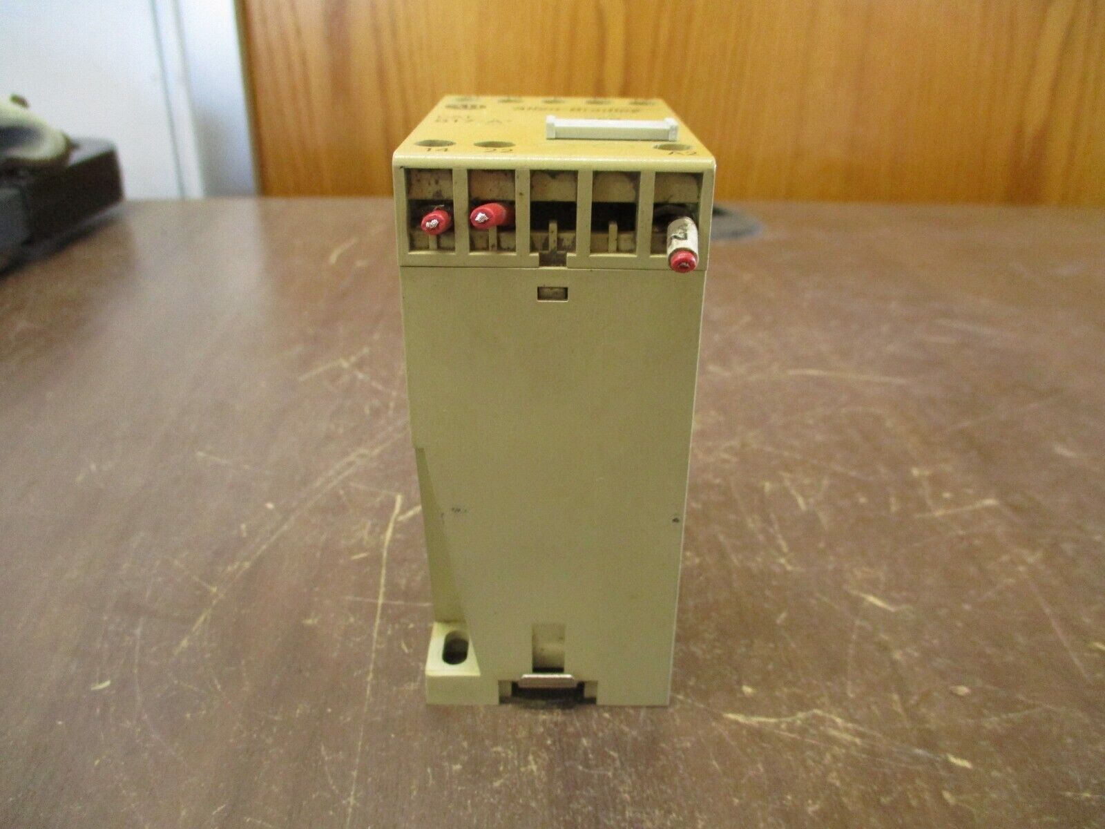 Allen-Bradley Relay 817-A* Ser A 110V 50/60Hz 2VA *Chipped* Used
