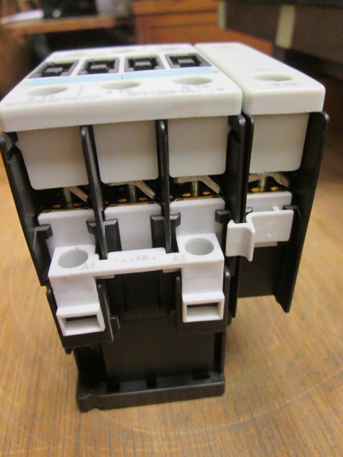 Siemens Sirius 3R Contactor 3RT1325-1A..0 30A 690V 120V Coil Used