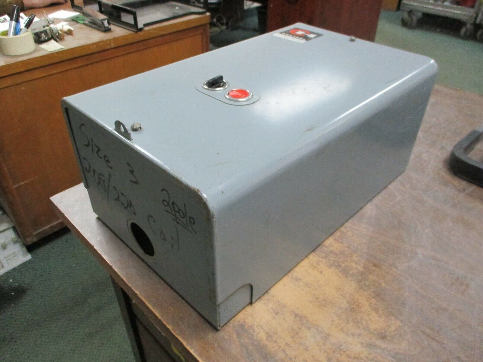 Cutler-Hammer Enclosed Size 3 Starter 6-16-2 208/220V Coil 90A 600V Used